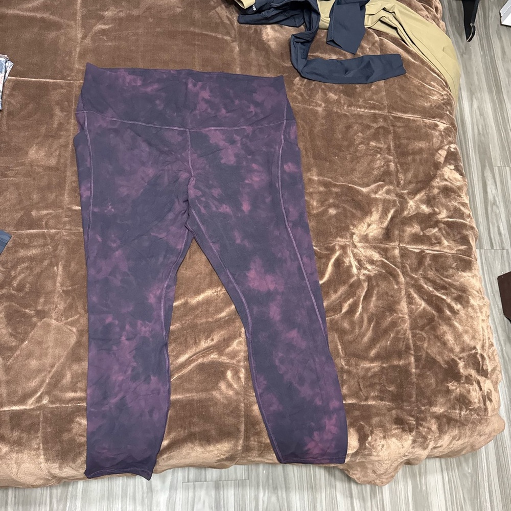 Woman’s size 20 Lululemon Purple Tie-Dye Leggings with pockets